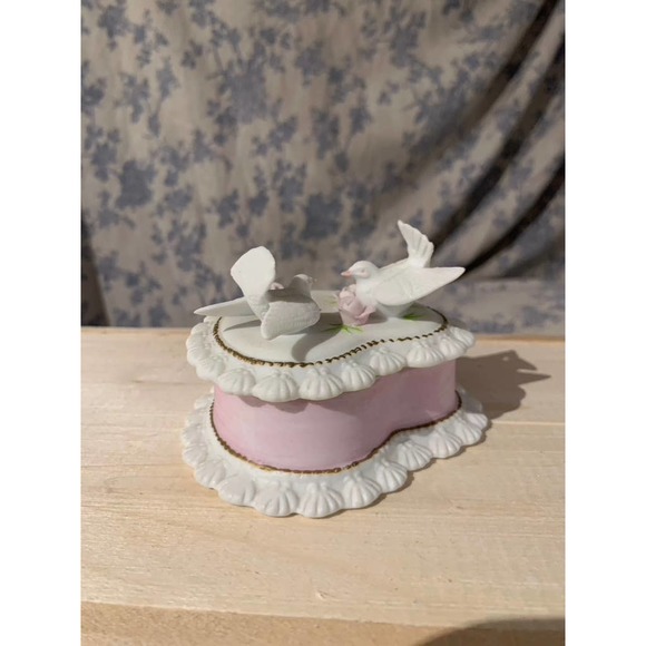 Vintage 1987 Lefton Heart Shaped Pair of Trinket Box with Doves - Picture 14 of 15